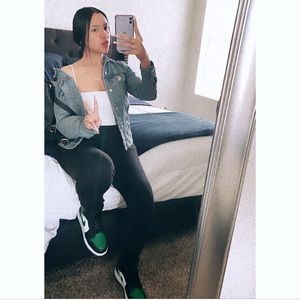 Meet your Posher, Aida